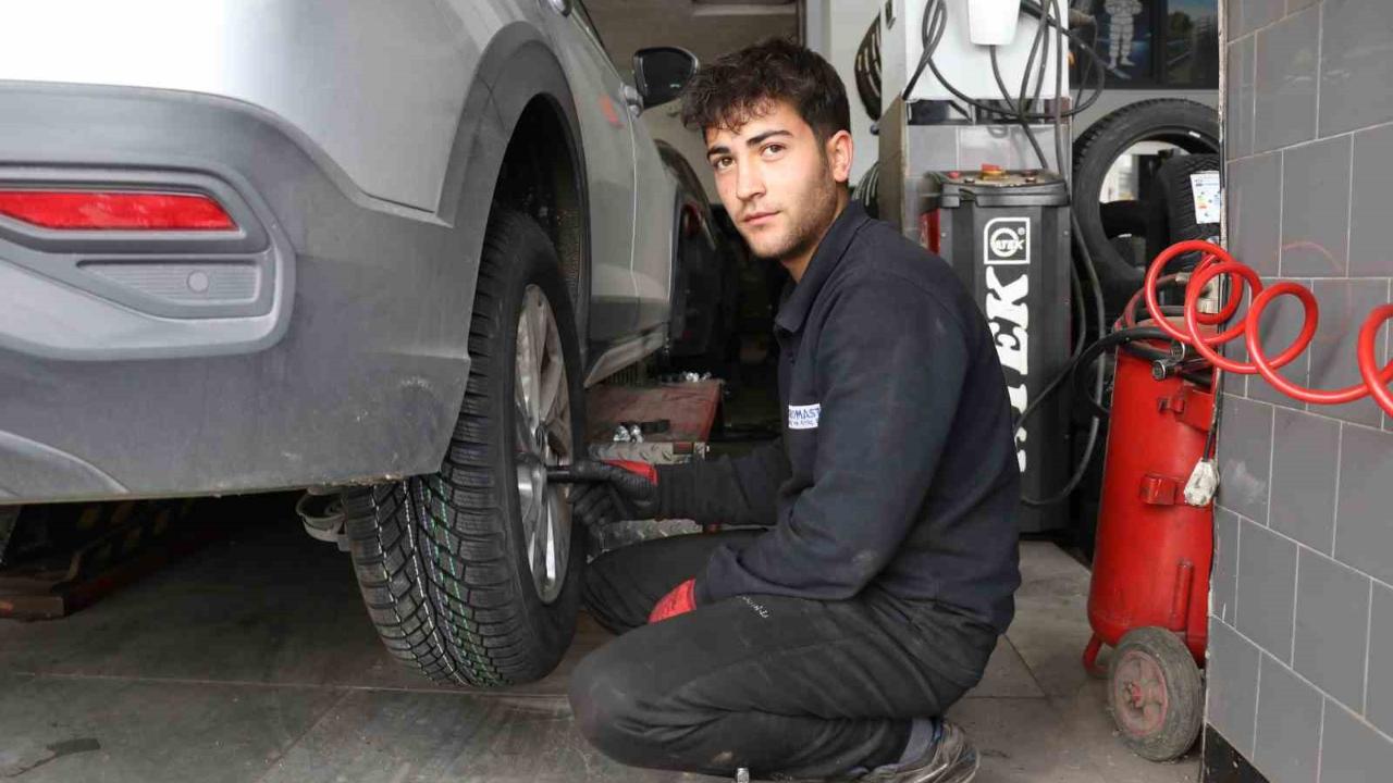 Araç sahiplerine uyarı geldi: &quot;Yazlık lastikler, 7 derecenin altında tehlike oluşturuyor&quot;