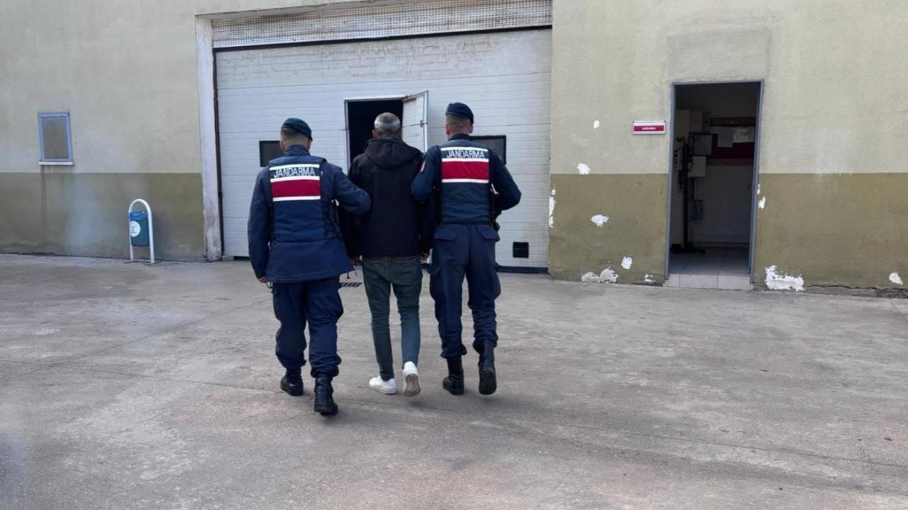 Aranan 5 şahsı jandarma yakaladı
