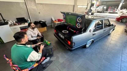 Bagajında televizyon ve oyun konsolu var