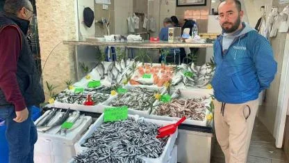 Balık fiyatları düşerken, vatandaşlar balığa yöneliyor