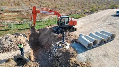 Bozova’da deforme olan yol yenileniyor