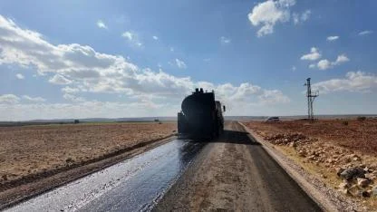 Büyükşehir, Hilvan’da 5 kilometrelik yolun sathi asfalt çalışmalarını tamamladı
