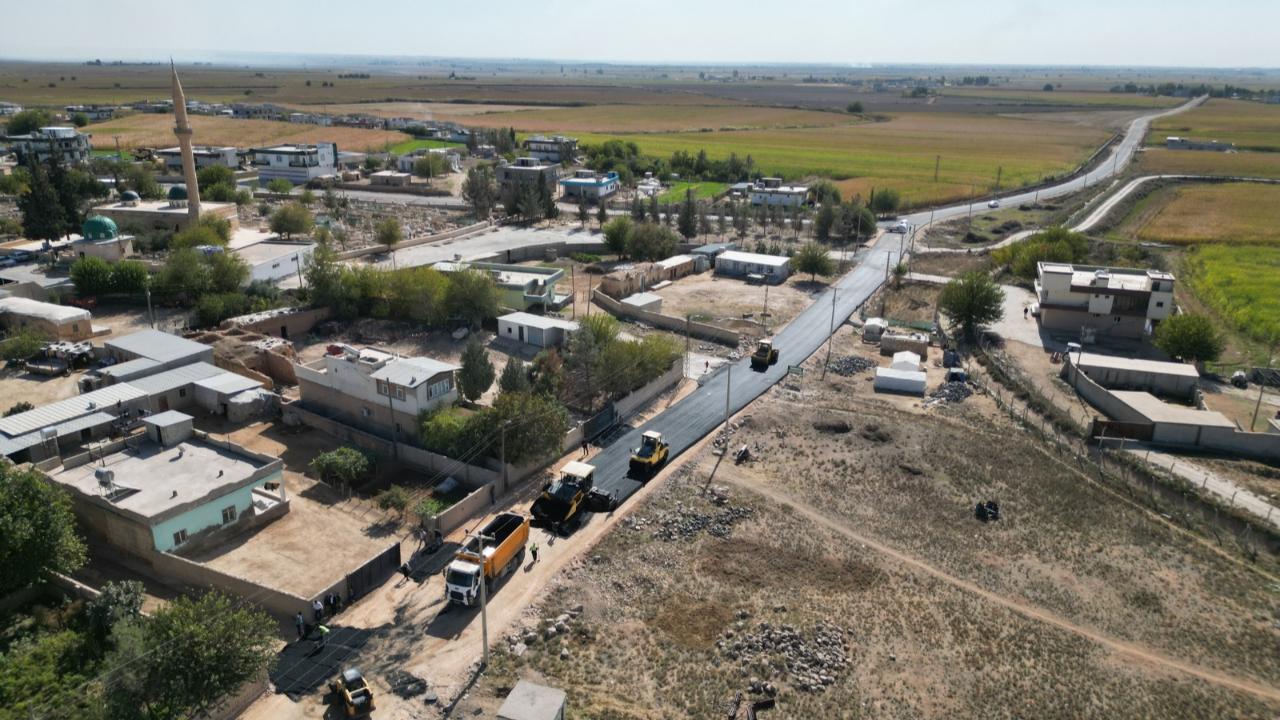 BÜYÜKŞEHİR, İMAM BAKIR TÜRBESİ YOLUNU SICAK ASFALTLA YENİLEDİ