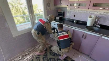 Çamaşır makinesinden 12 tabanca çıktı