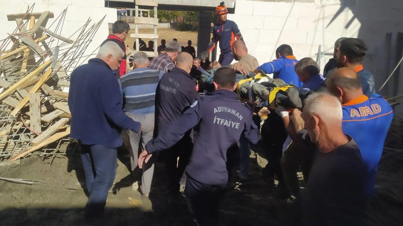 Cami kubbesi çöktü: 5 yaralı