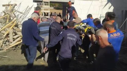 Cami kubbesi çöktü: 5 yaralı