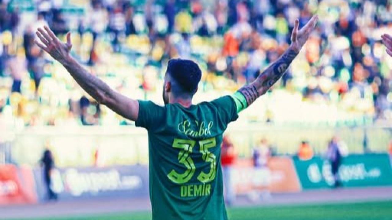 Cihat Hoca&#039;dan gol sonrası büyük sevinç