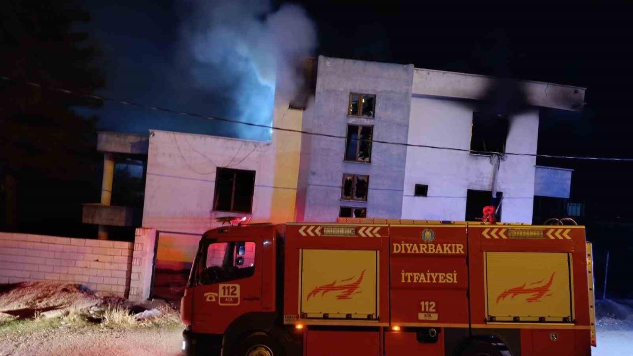 Çıkan yangında boş ev kullanılamaz hale geldi