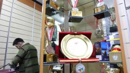 Gündüz terzi, akşam bilardo şampiyonu