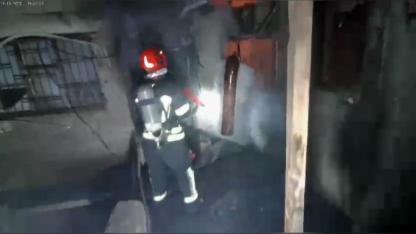 İki katlı ahşap binadaki yangın söndürüldü