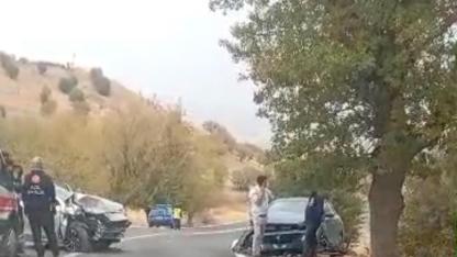 İki otomobil çarpıştı: 10 yaralı