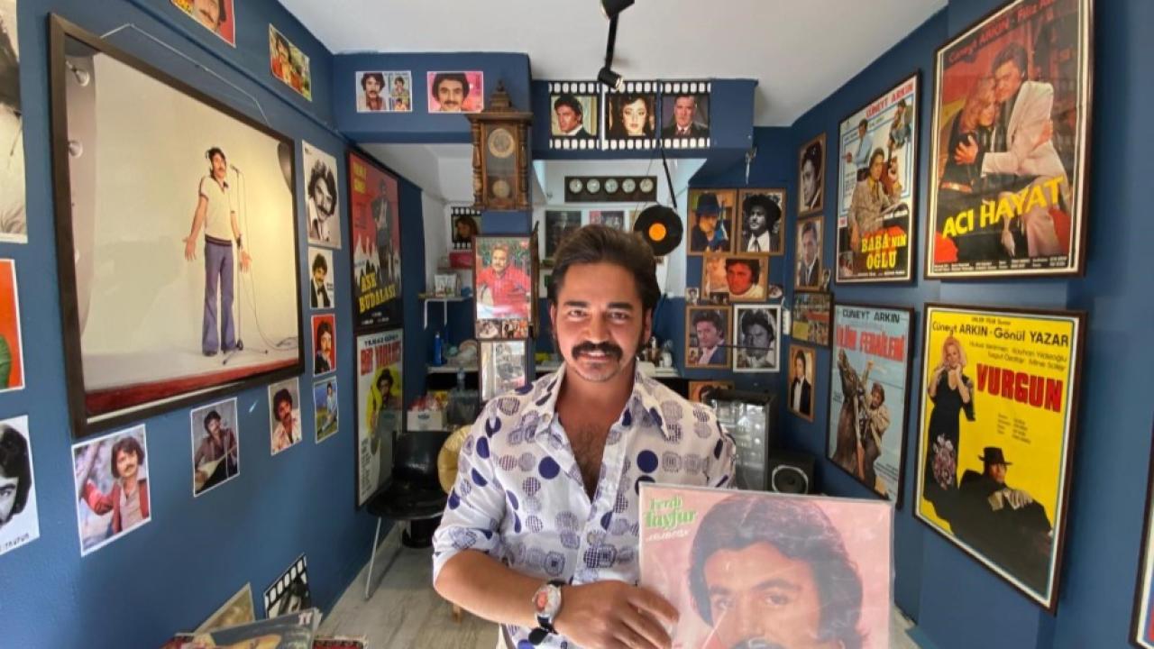 İzmir’in nostaljik sokağında Ferdi Tayfur esintisi