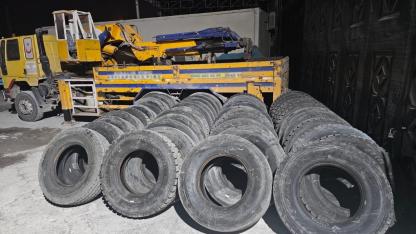 Karaköprü’de 450 bin liralık kaçak kamyon lastiği ele geçirildi