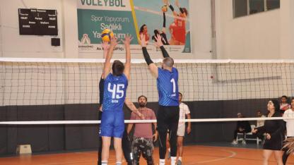 Karaköprü'de Öğretmenler Voleybol sahasında buluşuyor