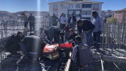 Kırılan pompa parçasının altında kalan işçi yaralandı