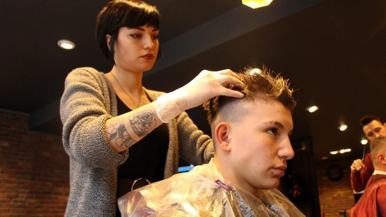 Kış ayları öncesi saç dökülmesine karşı uyarı: &quot;Saçın da neme ihtiyacı var&quot;