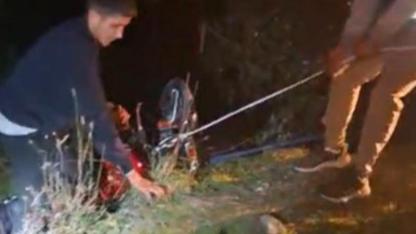 Kontrolü kaybeden motosiklet sürücüsü uçuruma yuvarlandı