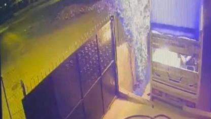 Molotoflu saldırı: Kamyoneti ateşe veren 2 şüpheli tutuklandı