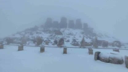 Nemrut Dağı’na mevsimin ilk karı yağdı