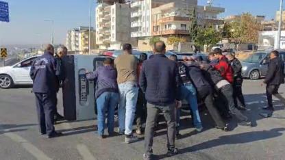 Nizip Otogar Kavşağı’nda çarpışan iki araçta maddi hasar meydana geldi