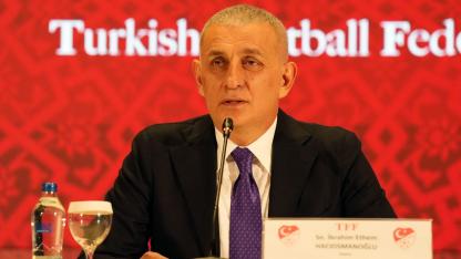 Önünü gördüğün yok ki Hacıosmanoğlu!