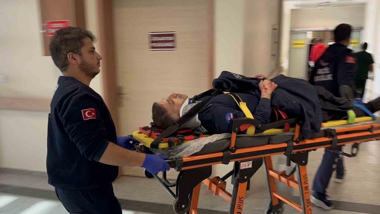 Otomobiller çarpıştı: 3 infaz koruma memuru yaralandı