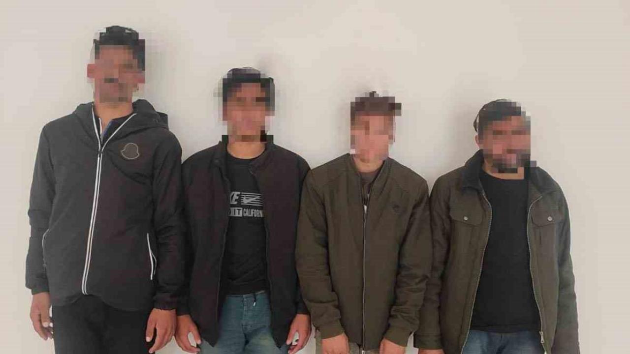 Sahte pasaportlu 4 düzensiz göçmen yakalandı