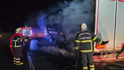 Salça yüklü TIR, alevlere teslim oldu