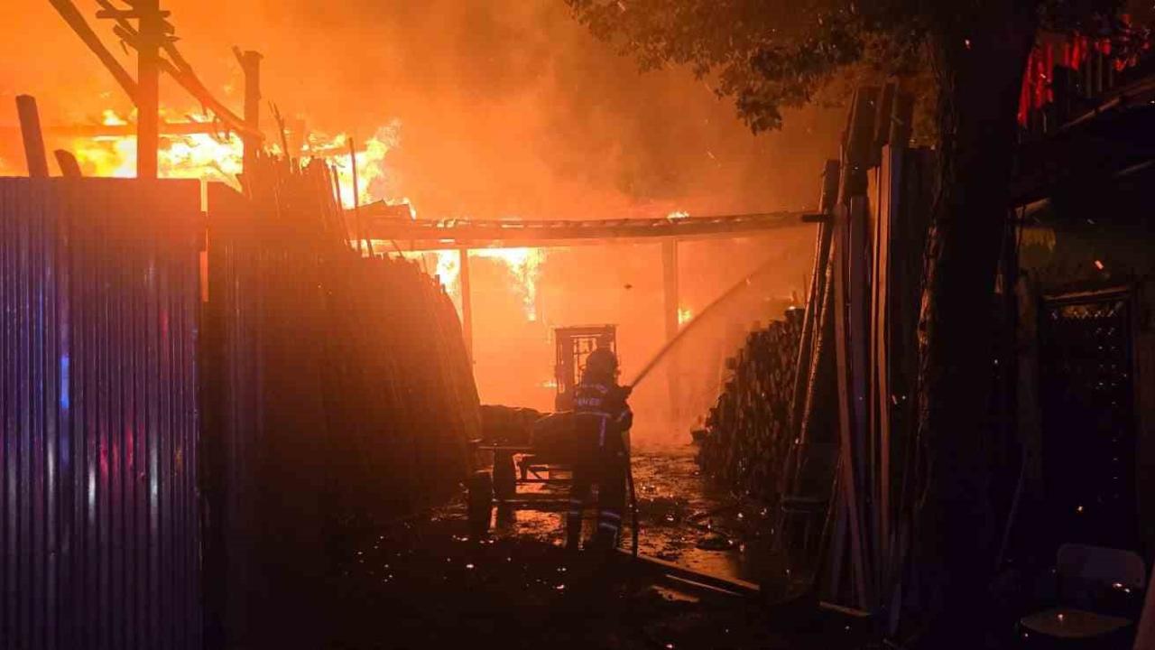 Şanlıurfa’da iş yerinde korkutan yangın