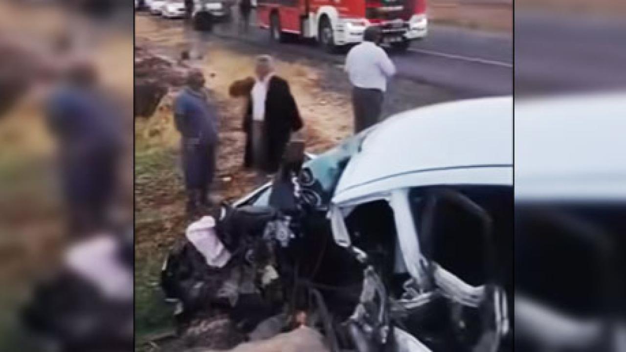 Şanlıurfa’da kamyonet ile otomobil çarpıştı: 4 yaralı