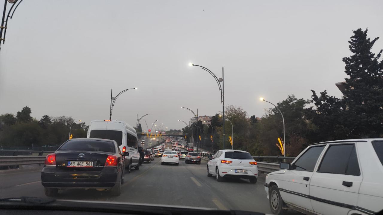 Şanlıurfa&#039;da okullar açıldı, trafik çıldırttı