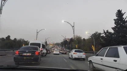 Şanlıurfa'da okullar açıldı, trafik çıldırttı