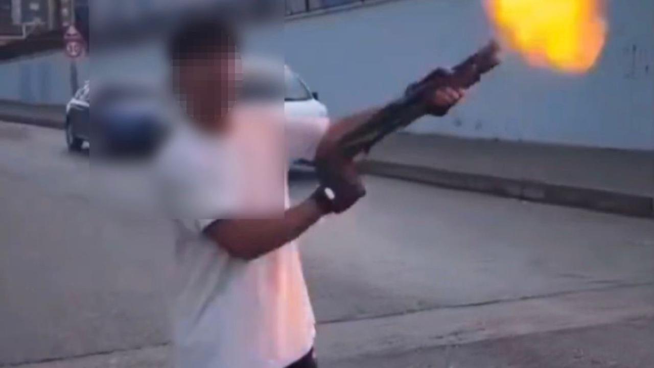 Şok görüntüler: 3 şahıs pompalı tüfekle rastgele ateş açtı