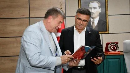 Tanju Çolak Şanlıurfa'da öğrencilerle buluştu