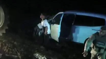 Traktör ile hafif ticari araç çarpıştı: 2 yaralı