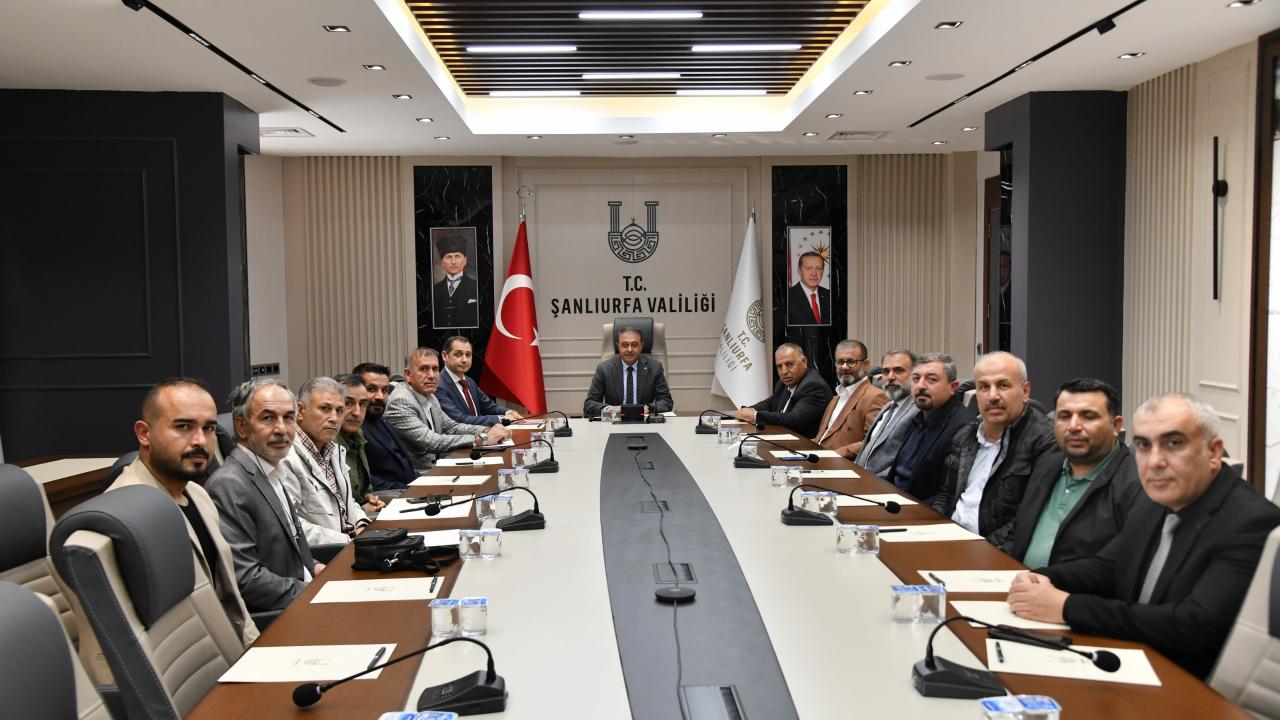 Vali Şıldak ve gazete sahipleri bir araya geldi