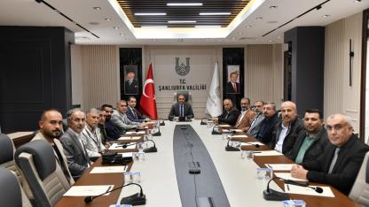 Vali Şıldak ve gazete sahipleri bir araya geldi