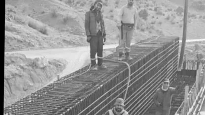 Viyadük inşaatının çökmesi sonucu hayatını kaybedenler olayın hemen öncesinde birlikte poz vermiş