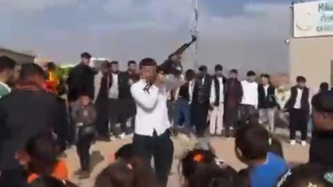 Düğünde uzun namlulu silahla havaya ateş açtı