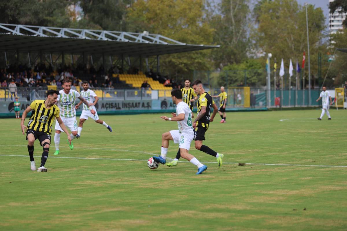 Adana'da ilk yarı bitti. Tek gol var