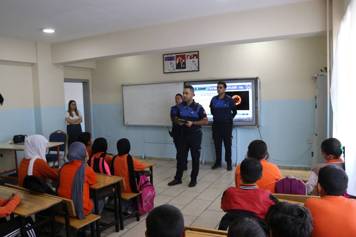 HALİLİYE BELEDİYESİ’NDEN ÖĞRENCİLERE ‘BİLİNÇLİ TÜKETİCİ’ SEMİNERİ