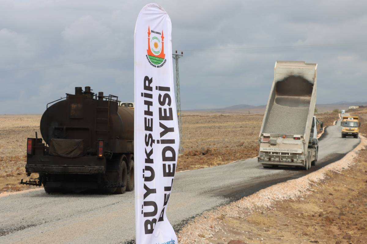 Büyükşehir belediyesi, Viranşehir’de 4 kilometrelik yolu  yeniledi