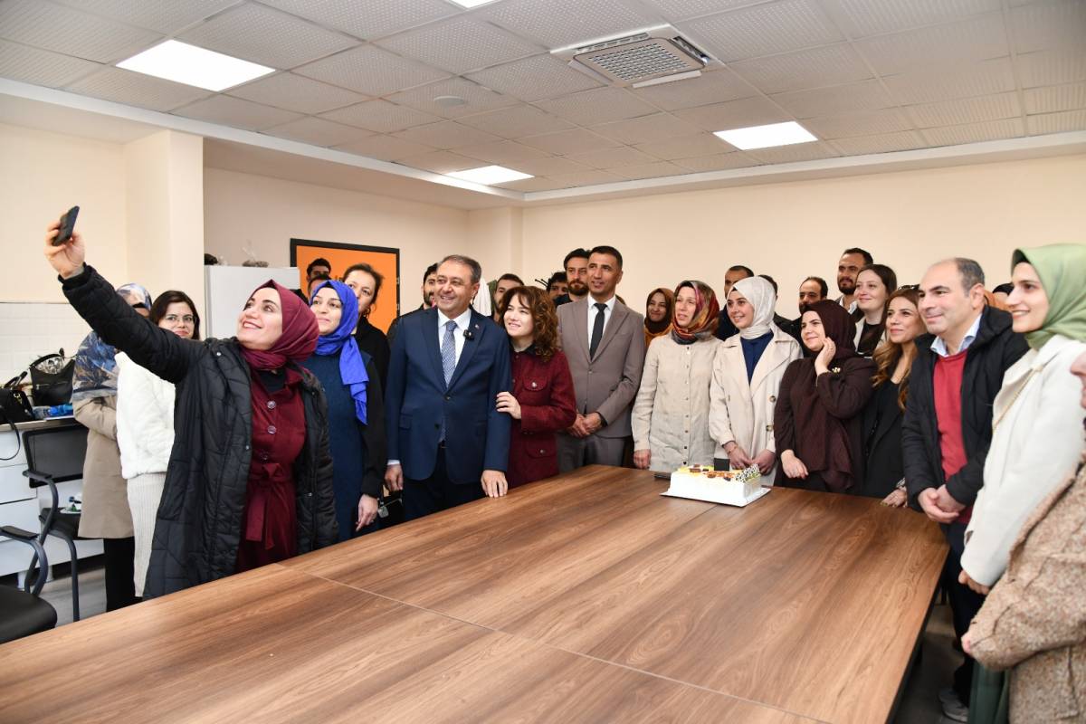 Emekli öğretmenler hizmet şeref belgesiyle onurlandırıldı