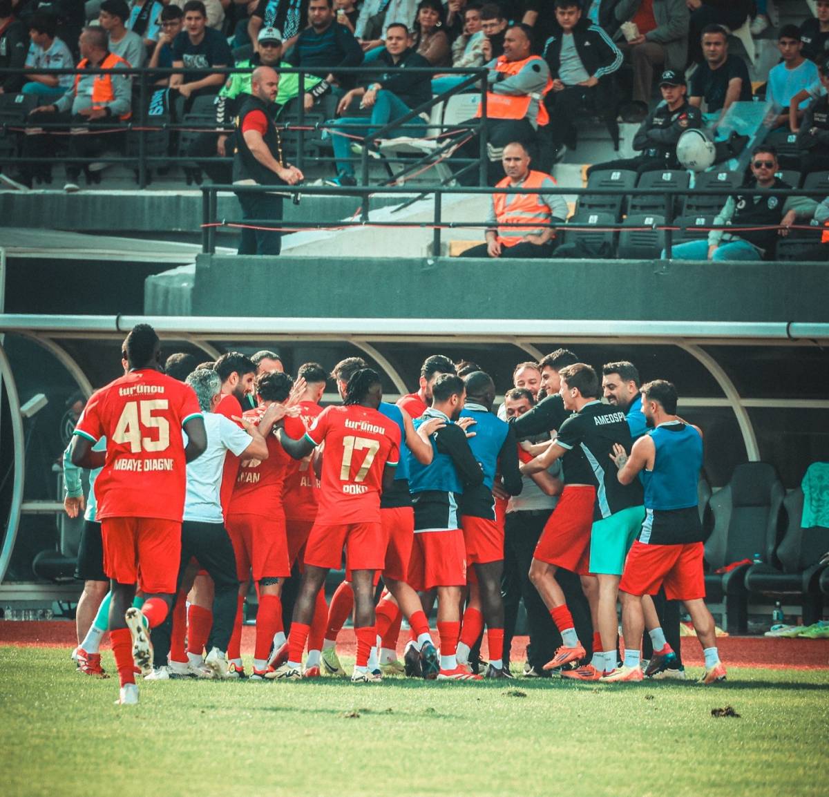 Amedspor, Manisa'da 2 fire verdi