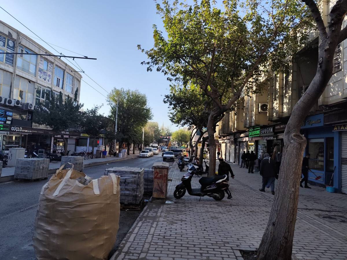 Divanyolu'nda yenileme çalışmaları sürüyor