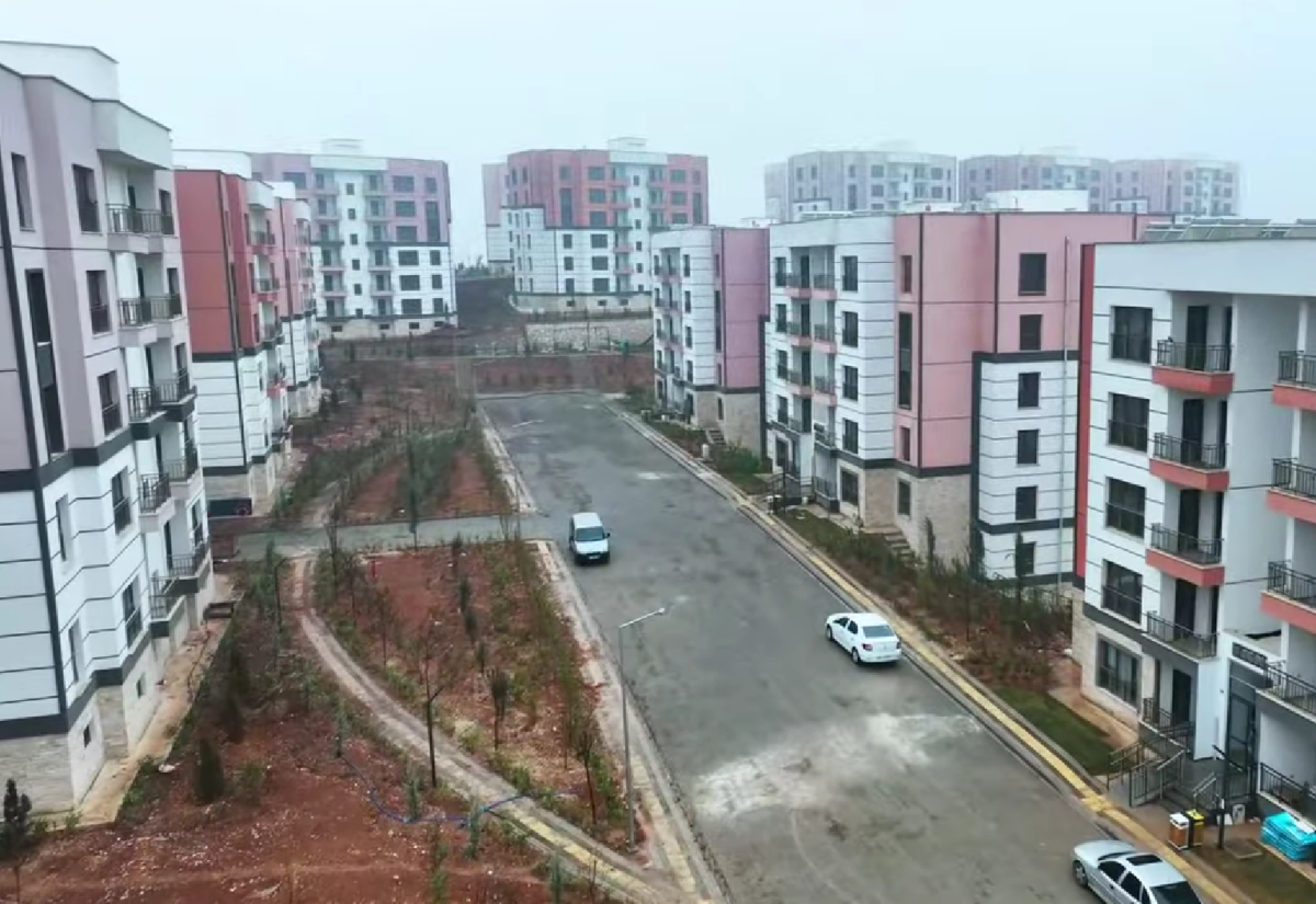 Akabe TOKİ konutlarının teslimine başlandı