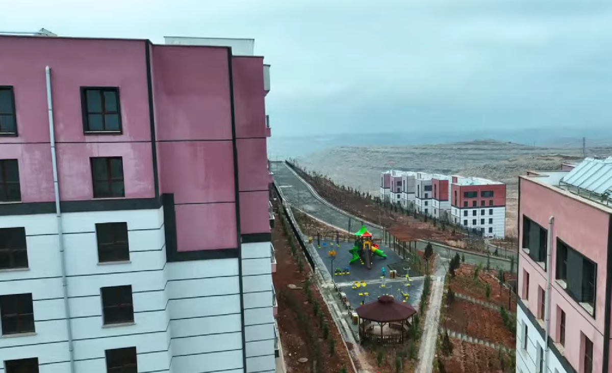 Akabe TOKİ konutlarının teslimine başlandı