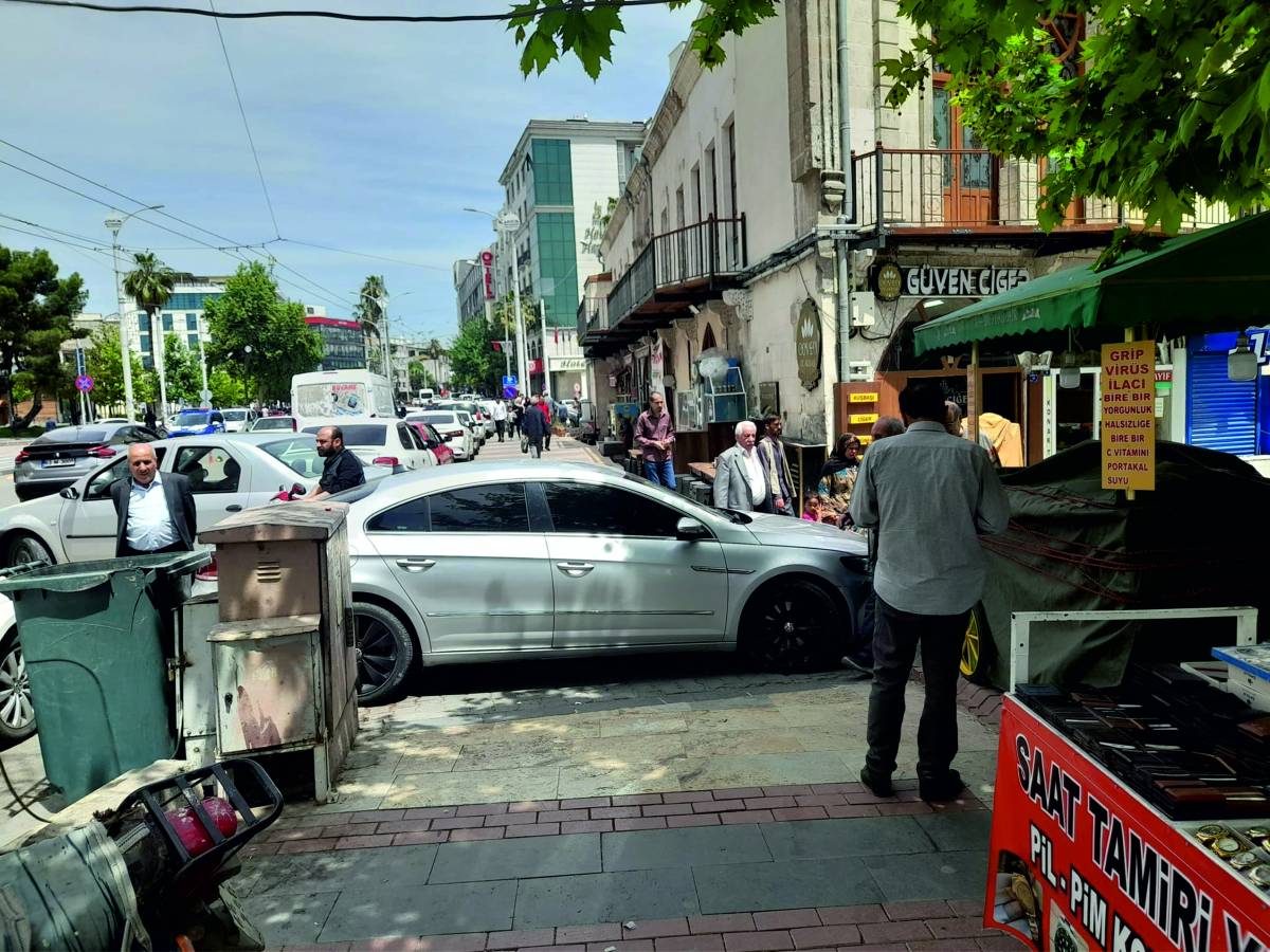 Şanlıurfa'da 'Hatalı park' alışkanlığa dönüştü
