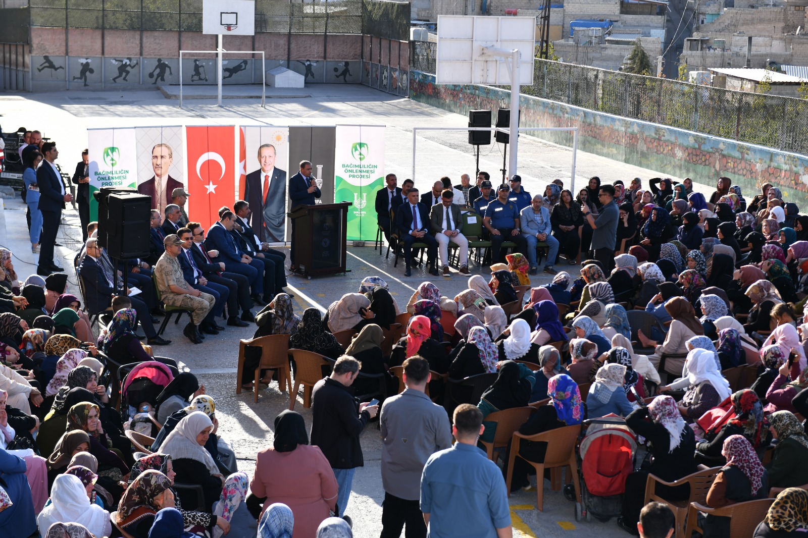 Kurumlar, uyuşturucuya karşı mahallelere indi