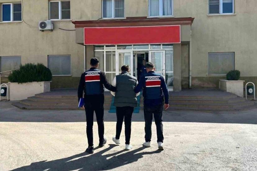 11’er yıl hapis cezasıyla aranan 3 şahsı jandarma yakaladı